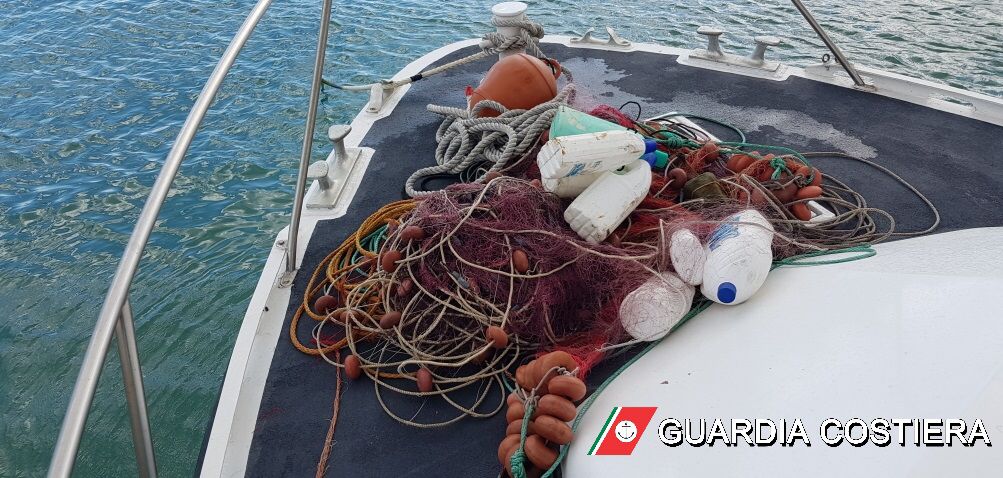 pesca illegale area marina aci trezza