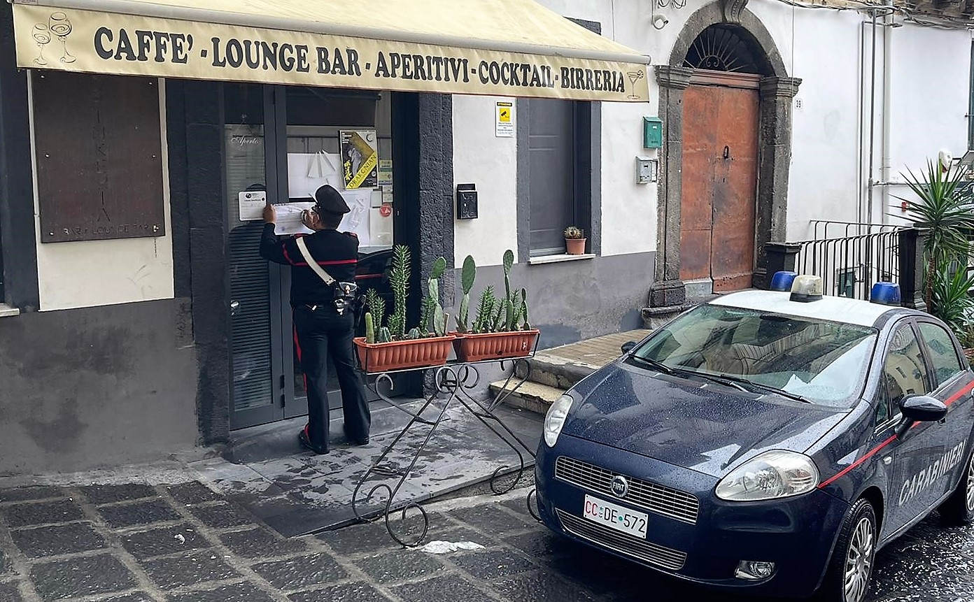 bar chiuso a bronte durante concerto neomelodico