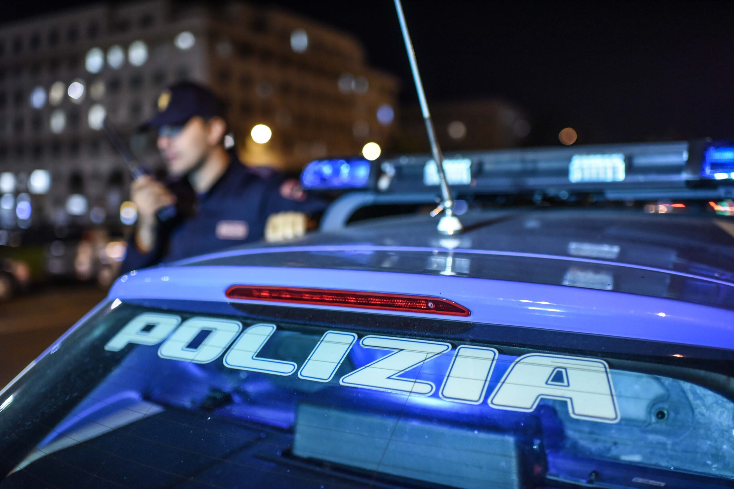 coltelli prostituzione denunciato 22enne suicidio furto