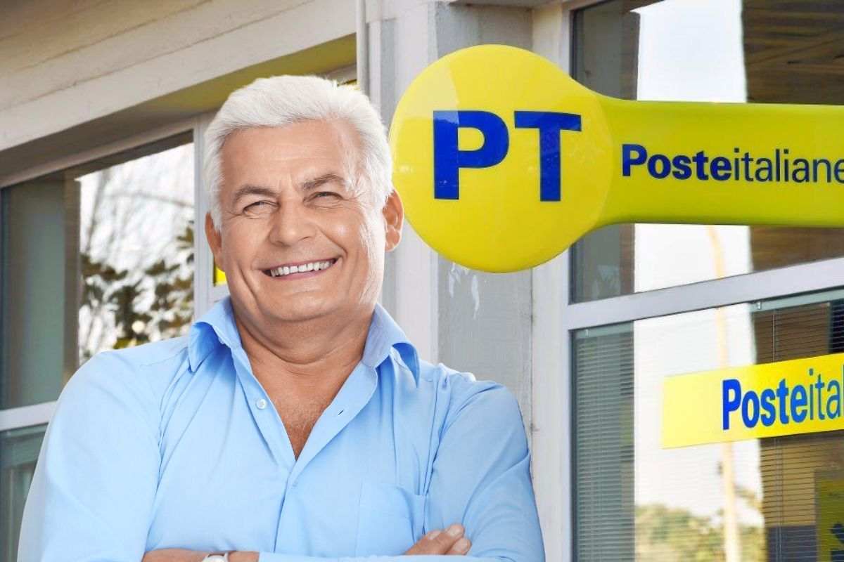 Uomo di fronte l'ufficio postale