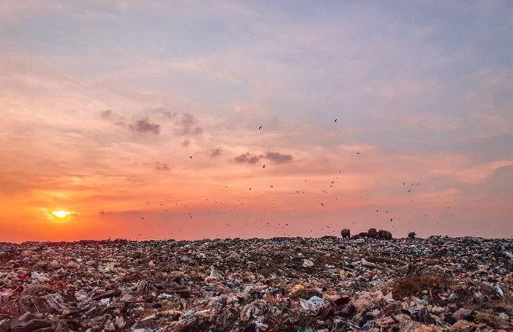 Discarica a Catania sulla ss 192