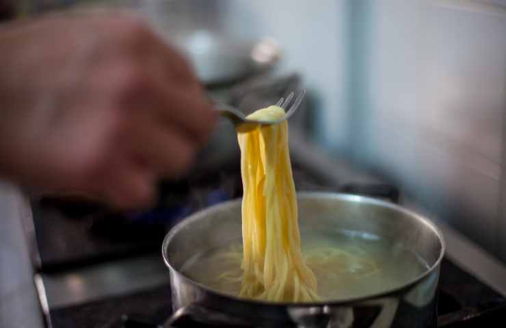 non buttare subito l'acqua della pasta 