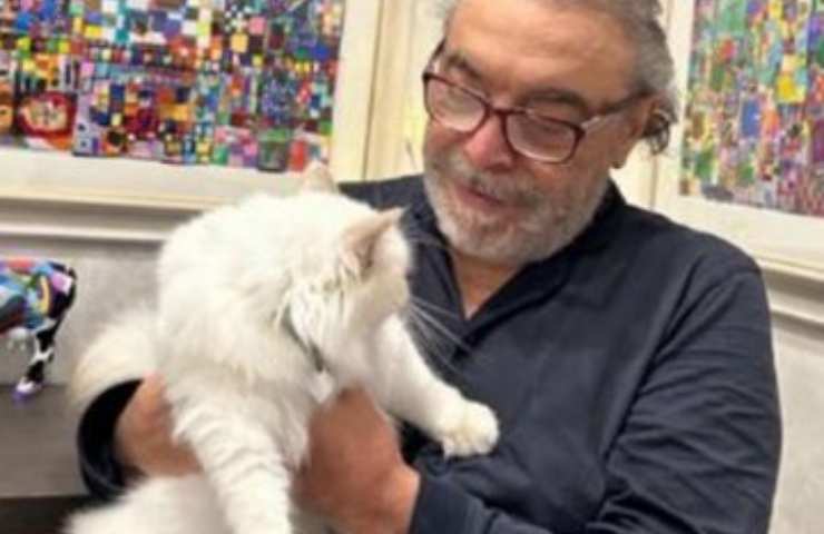 Nino Frassica e il gatto Hiro